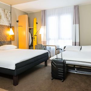 Zimmer mit Kingsize-Bett